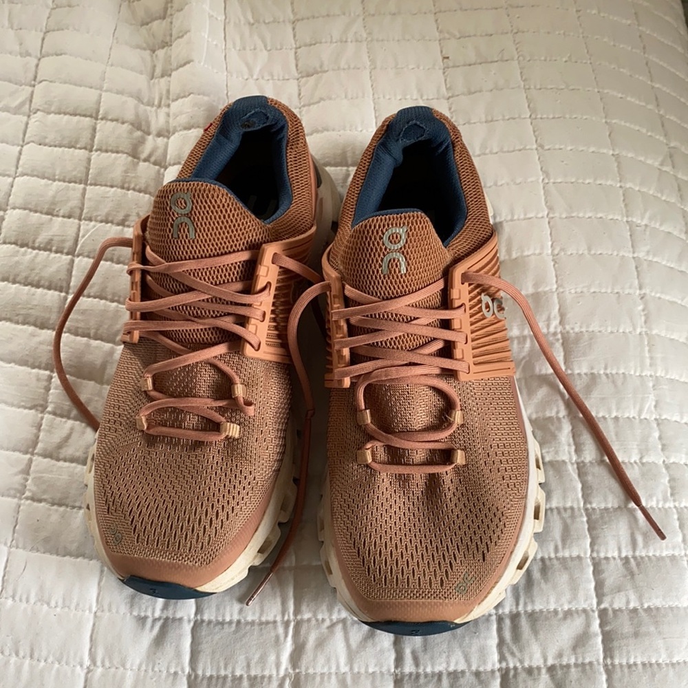 On Cloudswift Running Shoes